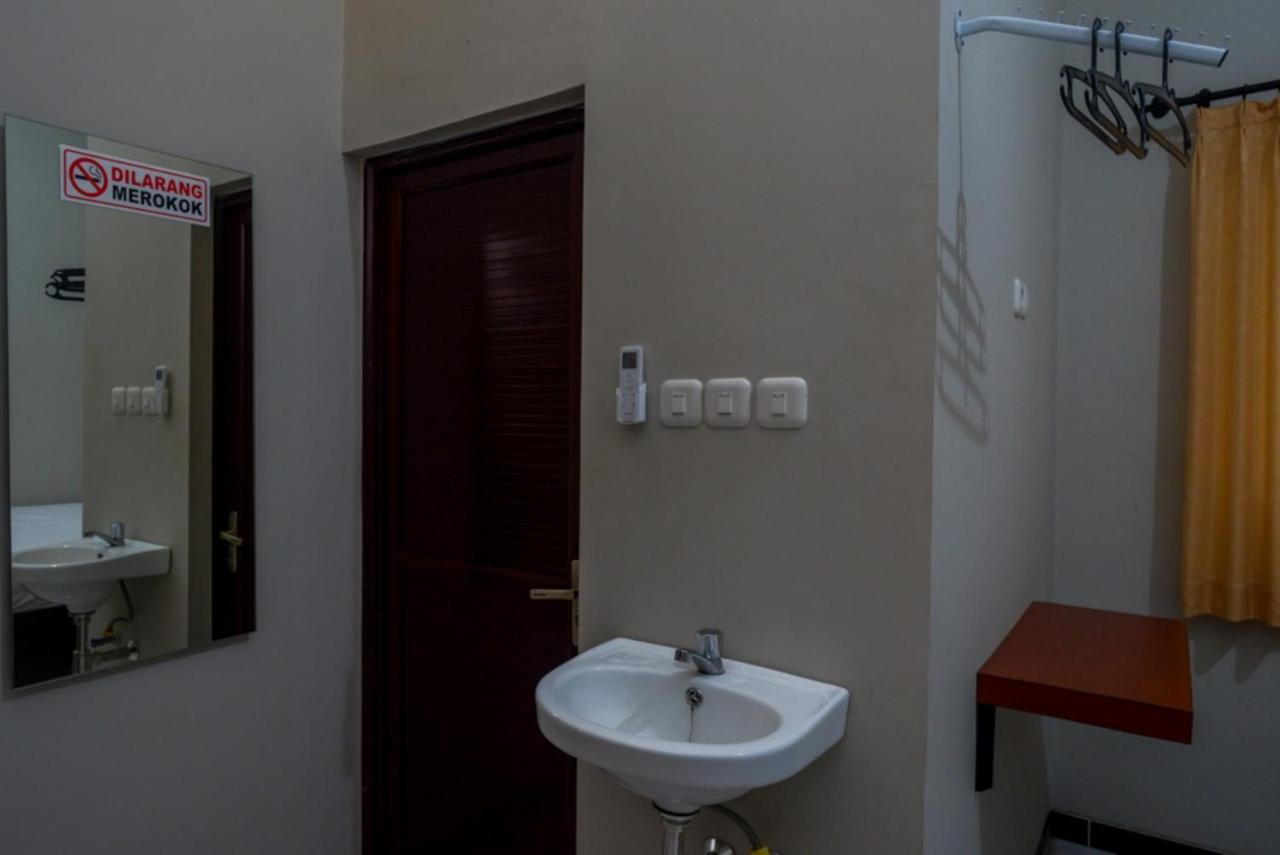 Hotel Reddoorz Near Kampus Ump Purwokerto 2 Sumbang Exterior foto